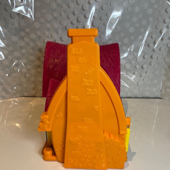 Fisher-Price Little People Disney Princess Snow White's Cottage playset - Picture 4 of 14